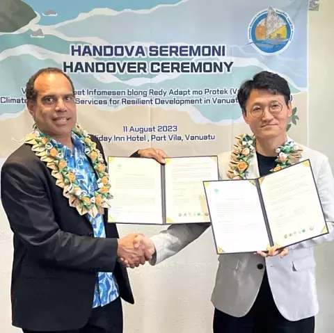 Revolutionary new agro-meteorological information system handed over to Vanuatu government
