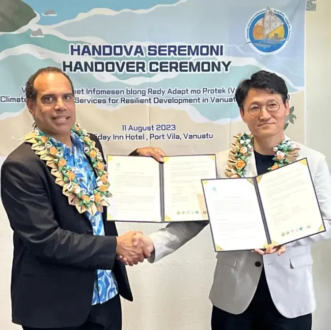 Revolutionary new agro-meteorological information system handed over to Vanuatu government